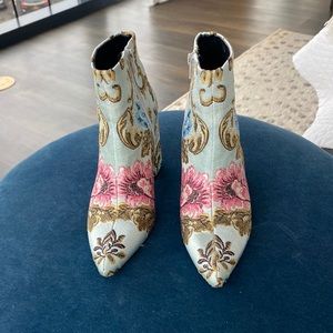 Flower pattern short boots